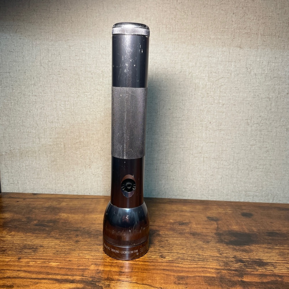 Maglite 2-Cell D Flashlight Gray Aluminum Adjustable Beam DL42734787 10 Inch